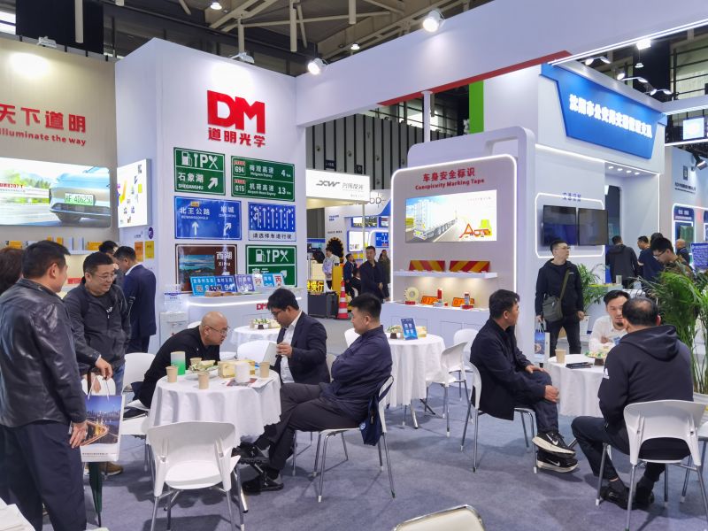 �Թ����� ����ͬҵ��KU���ι�����ѧԲ���չ��й�··��ͨ��ȫ��Ʒչ����